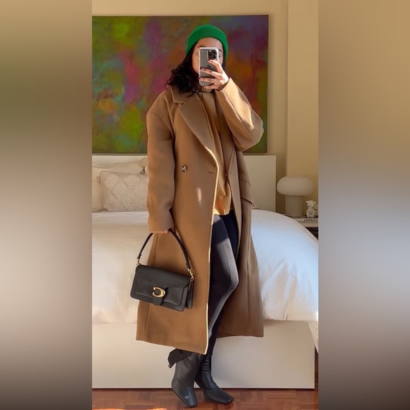 Double-breasted coat with notched lapels,dropped shoulders & long wide sleeves - Picture 2 of 3